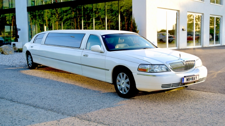 White Majesty Stretchlimousine für stilvolle Auftritte
